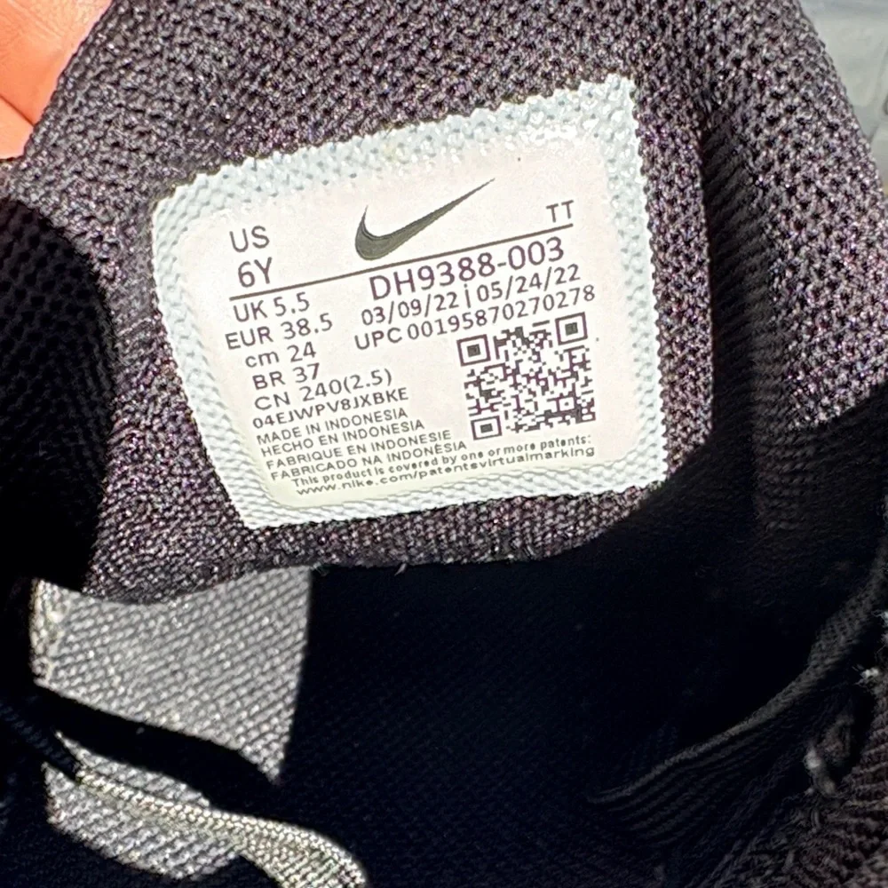 Nike these sneakers